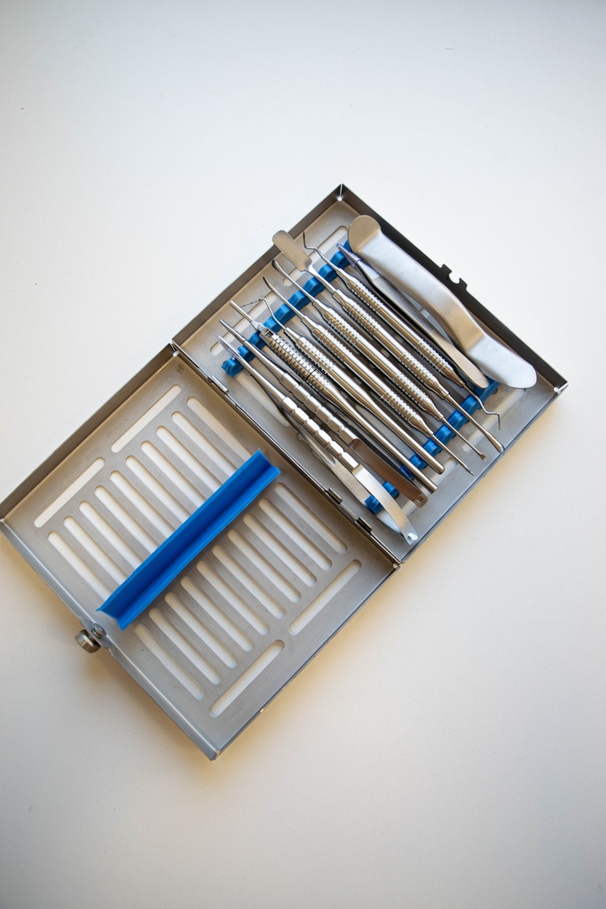 KIT DE CIRUGIA IMPLANTOLOGICA PERIODONTAL CON CASETTE METÁLICO GRIS