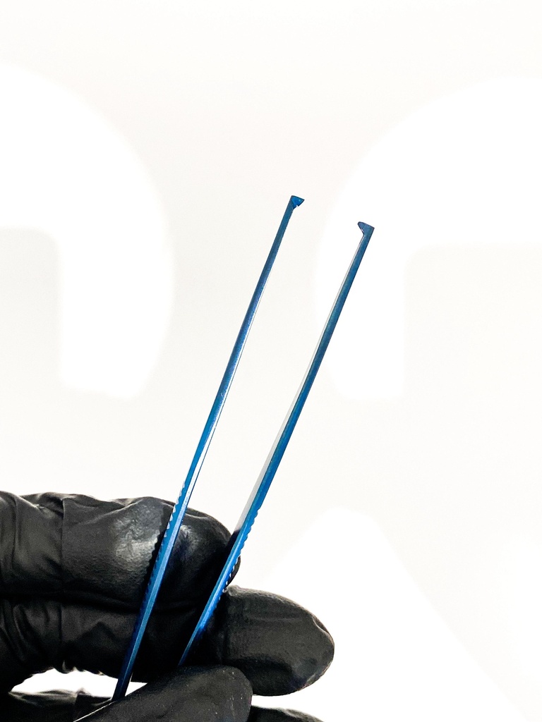 PINZA MICROQUIRÚRGICA DE MANO IZQUIERDA CON DIENTE