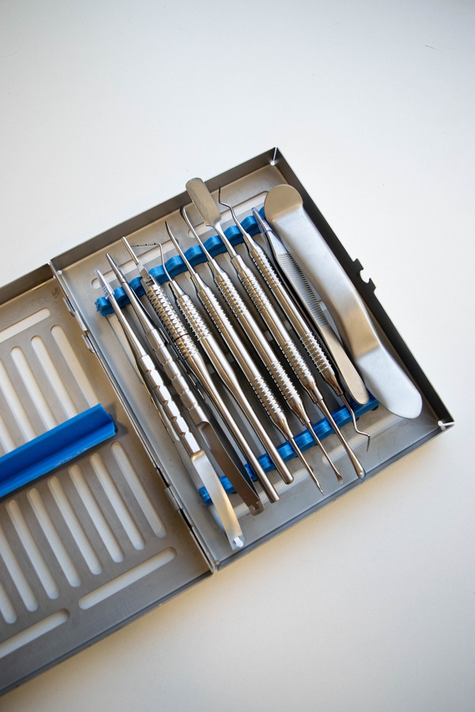 KIT DE IMPLANTOLOGÍA CON CASETTE METÁLICO
