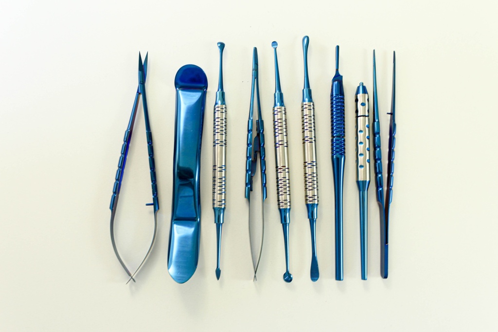 KIT DE MICROCIRUGÍA CON CASETTE METÁLICO