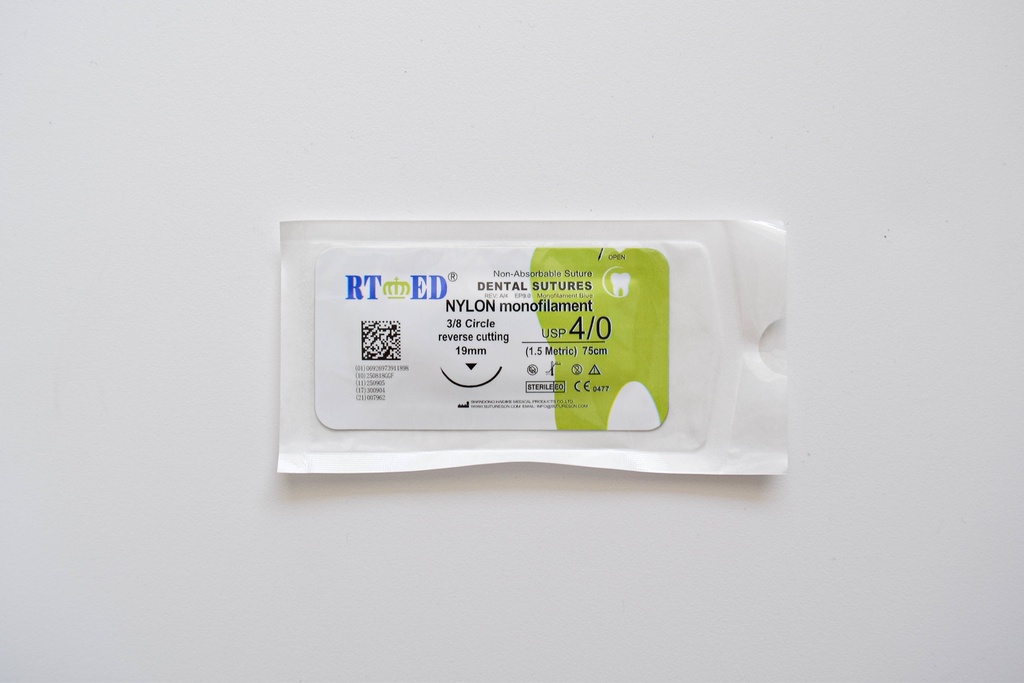 SUTURA DE NYLON 4/0.75cm LONGITUD- AGUJA 3/8 DE CÍRCULO Y 19mm LARGO